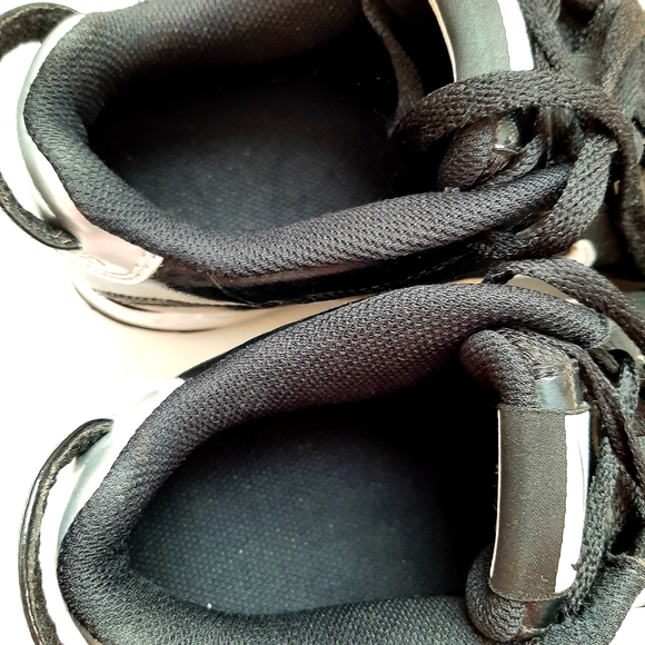 Nike Sport Shoes - Picture 4 of 5